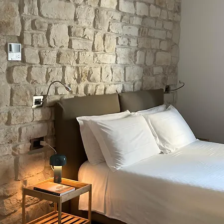 Olivia Teocrito シラクーサ